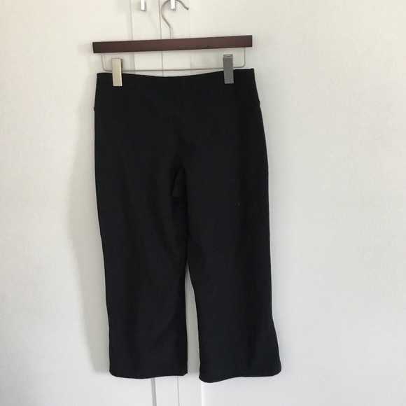 N - Nike, Black “Capri” Leggings Size M - Picture 2 of 4